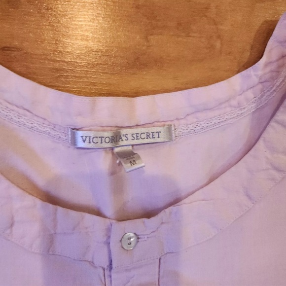 Victoria’s Secret Womens Med Pink Long Sleeve Half Button Lightweight Shirt - Picture 2 of 4